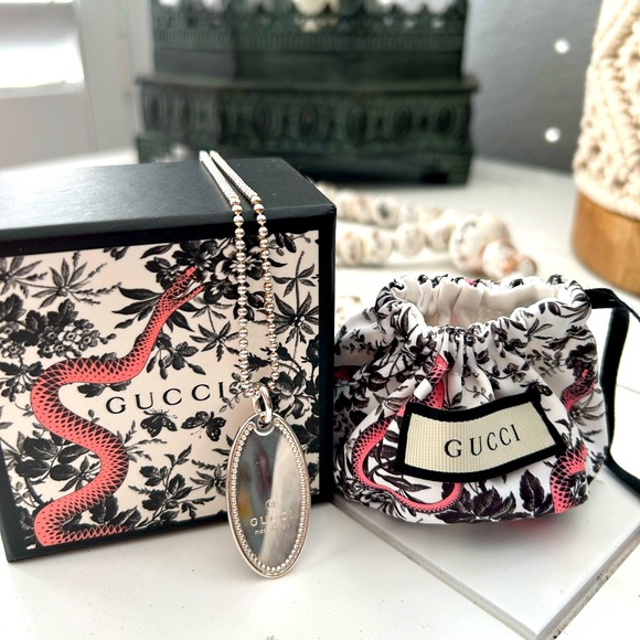 🩶NIB GUCCI Sterling Silver Oval pendant w/dustbag. - Picture 1 of 5
